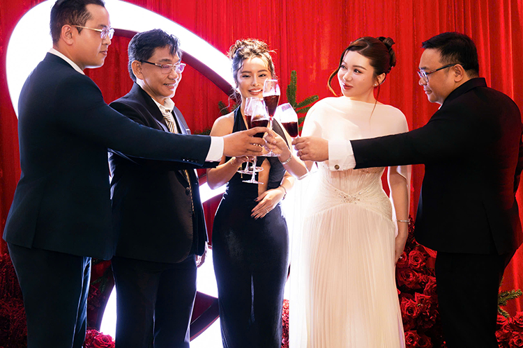 SHYNH GROUP KỂ CÂU CHUYỆN GIÁNG SINH, MỞ DẤU ẤN CHO NĂM 2026 Shynh-003