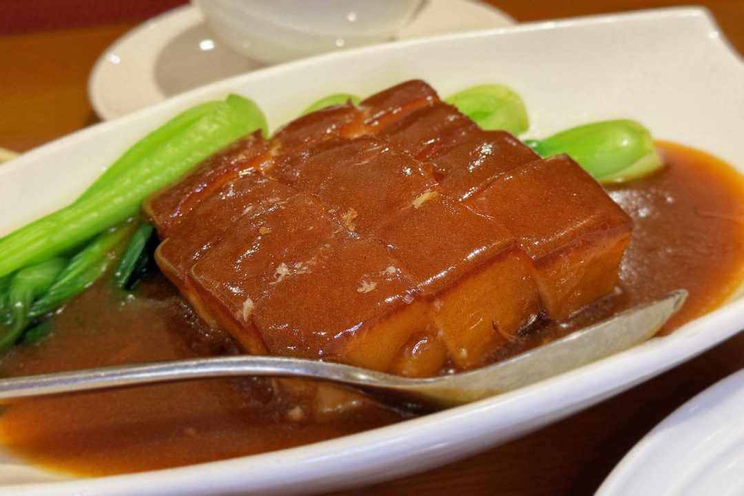 KHÁM PHÁ MỸ VỊ ẨM THỰC QUẢNG ĐÔNG TINH TÚY TẠI NGÂN ĐÌNH SÀI GÒN my-vi-am-thuc-quang-dong-thit-kho-dong-pha