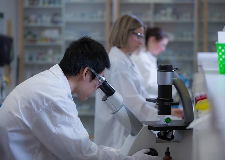 CƠ HỘI NGHỀ NGHIỆP VỚI NGÀNH CÔNG NGHỆ SINH HỌC ỨNG DỤNG TẠI FLEMING COLLEGE, CANADA cong-nghe-sinh-hoc-Fleming-College-05