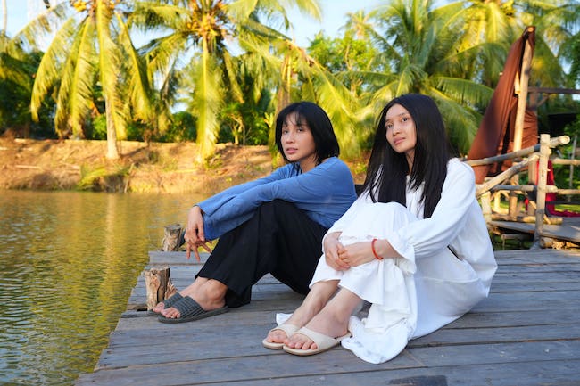TÂN BINH NGỌC HƯƠNG THAY ĐÀN CHỊ THỰC HIỆN CẢNH ĂN LƯƠN SỐNG TRONG QUỶ NHẬP TRÀNG 2 tan-binh-ngoc-huong-04