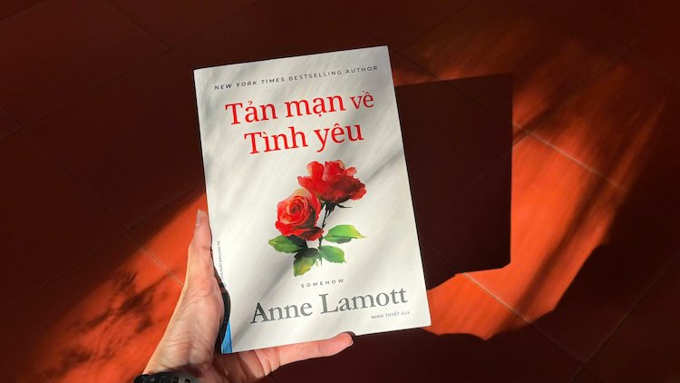 REVIEW SÁCH “TẢN MẠN VỀ TÌNH YÊU”: KHI YÊU THƯƠNG LÀ NƠI TRÚ NGỤ CUỐI CÙNG CỦA TÂM HỒN tan-man-ve-tinh-yeu-3