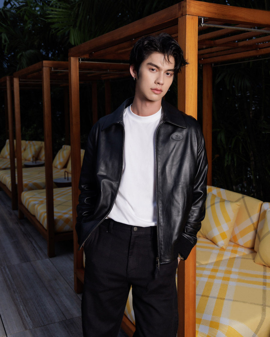 ĐIỂM MẶT DÀN SAO ĐÌNH ĐÁM THÁI – HÀN – VIỆT TẠI BURBERRY SUMMER TAKEOVER Ở BANGKOK Burberry-Summer-Bright