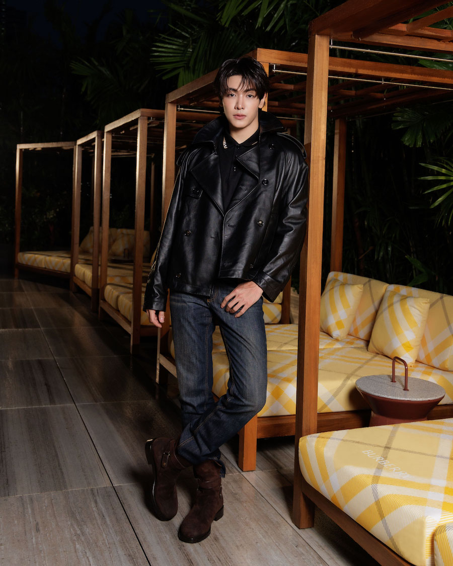 ĐIỂM MẶT DÀN SAO ĐÌNH ĐÁM THÁI – HÀN – VIỆT TẠI BURBERRY SUMMER TAKEOVER Ở BANGKOK Burberry-Summer-Joong